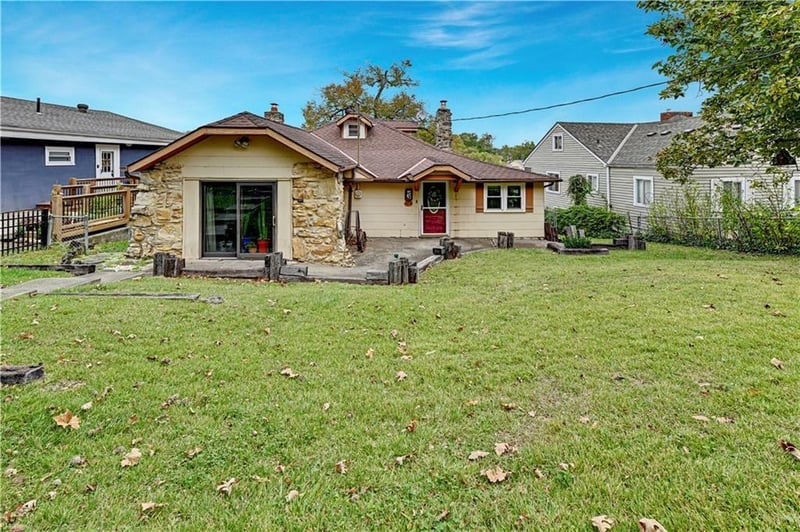 33 T St, Lake Lotawana, MO 64086