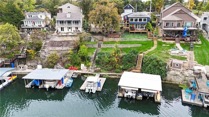 33 T St, Lake Lotawana, MO 64086