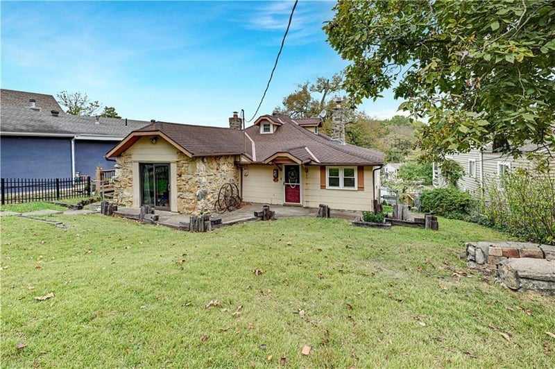 33 T St, Lake Lotawana, MO 64086