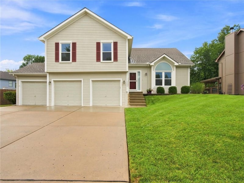 7338 N Booth Ave, Kansas City, MO 64158