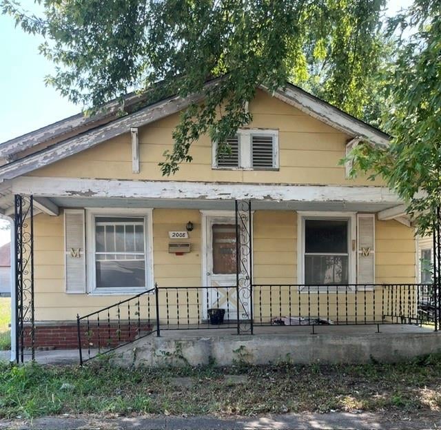 2008 Grand Ave, Parsons, KS 67357