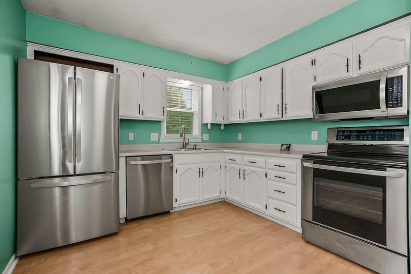 740 E Valerie Ln, Gardner, KS 66030