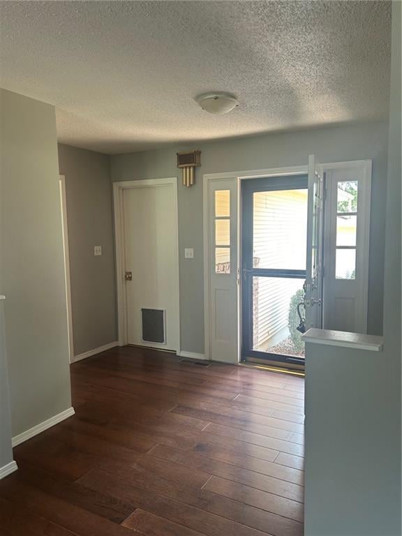 23027 Queens Rd, Parsons, KS 67357
