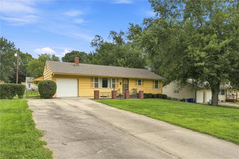 1314 Duck Rd, Grandview, MO 64030