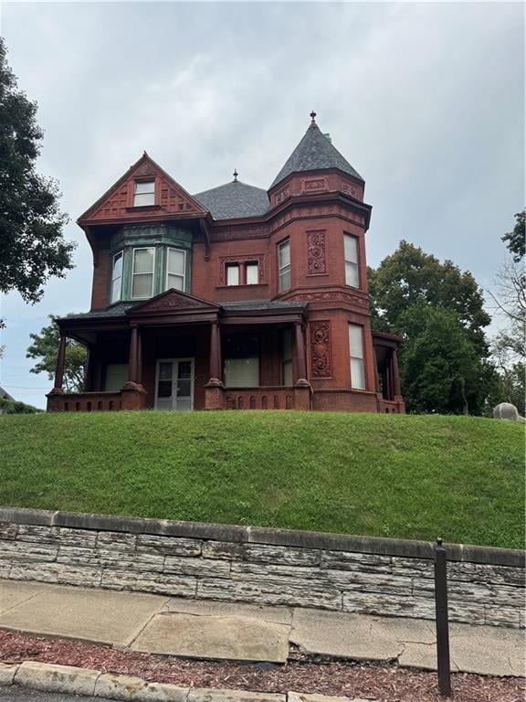 537 N 8th St, St Joseph, MO 64501
