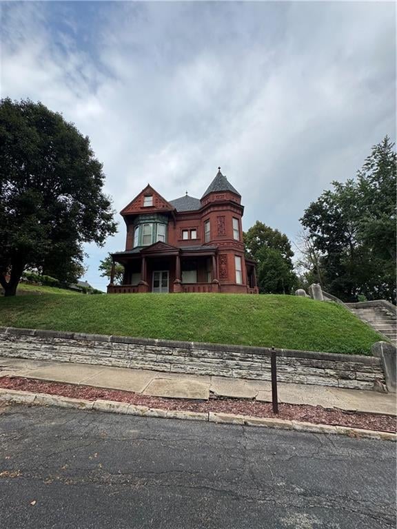 537 N 8th St, St Joseph, MO 64501