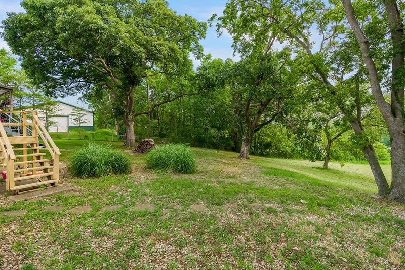 24825 Countryview Dr, Kearney, MO 64060