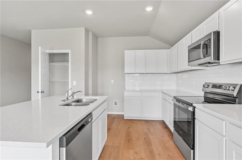 705 SW 6th Ter, Oak Grove, MO 64075