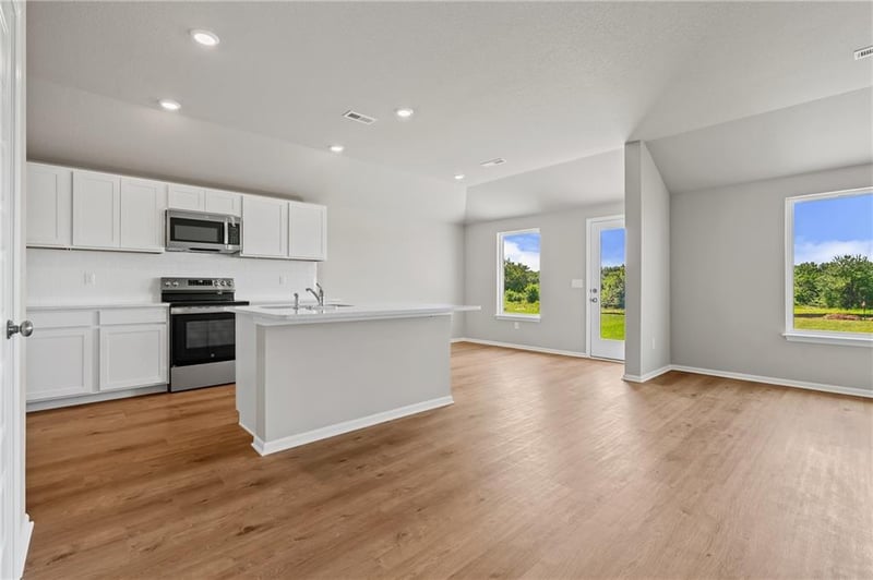 705 SW 6th Ter, Oak Grove, MO 64075