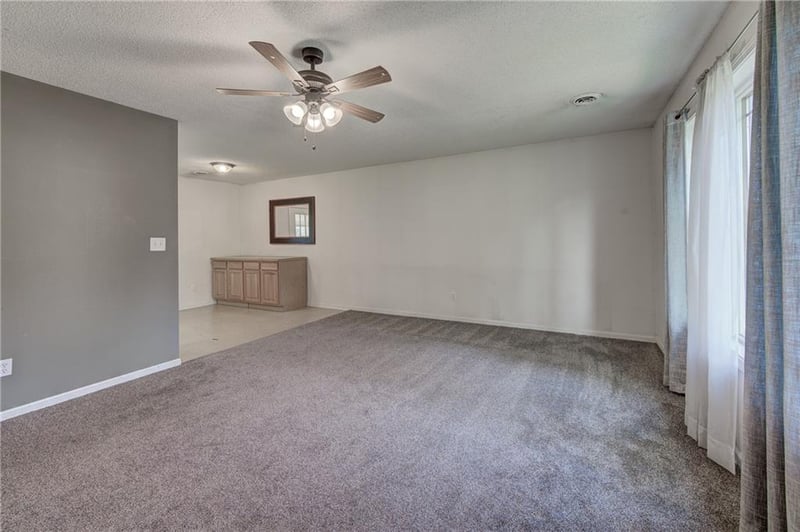 2401 58th Ter, Kansas City, MO 64118