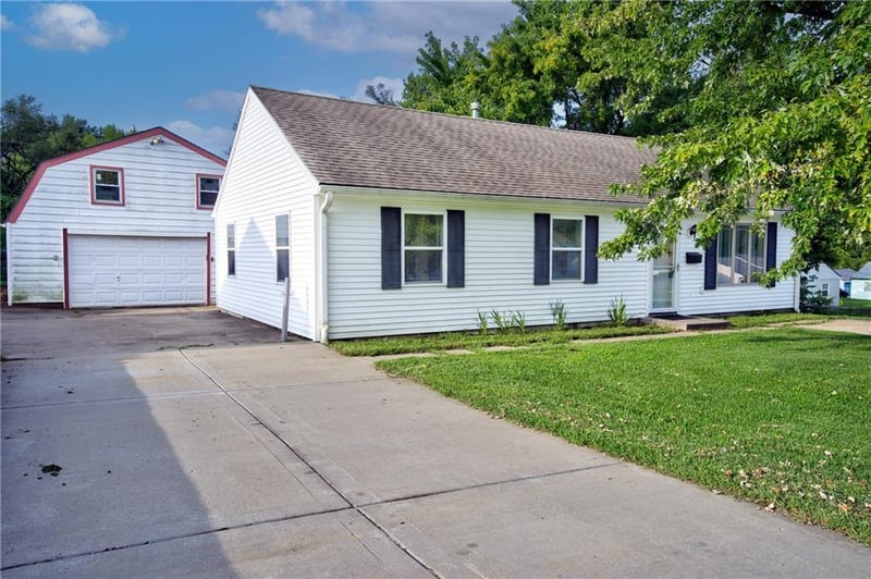 2401 NE 58th Ter, Kansas City, MO 64118
