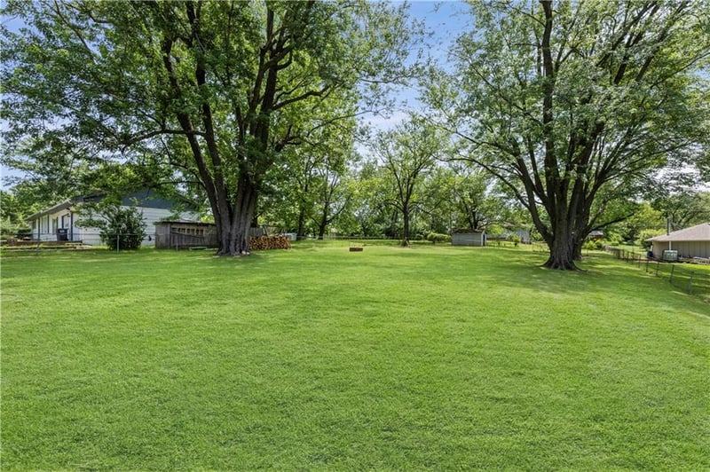 13101 NW Porter Rd, Parkville, MO 64152