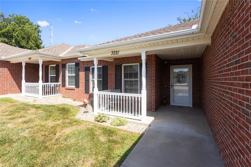 3221 Hickory Ridge Ct, St Joseph, MO 64503
