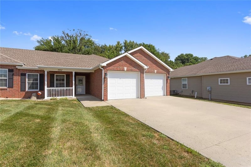 3221 Hickory Ridge Ct, St Joseph, MO 64503