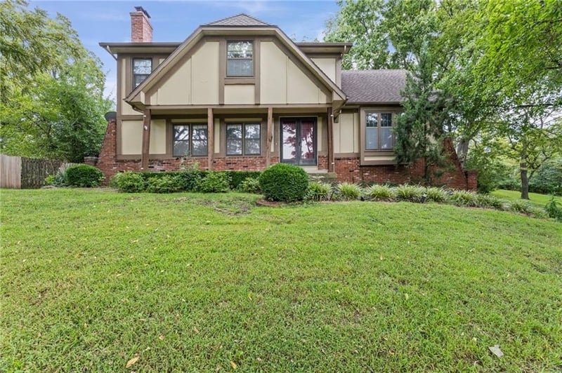 16042 Meadow Ln, Stilwell, KS 66085