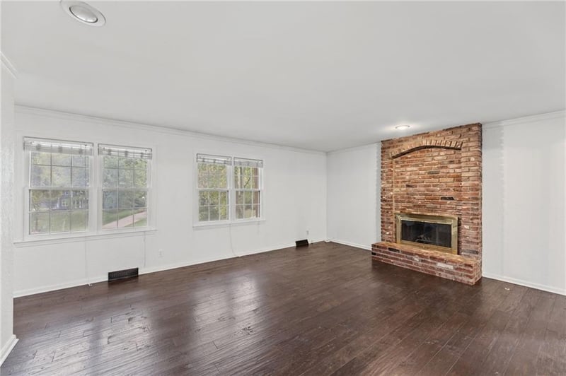 16042 Meadow Ln, Stilwell, KS 66085