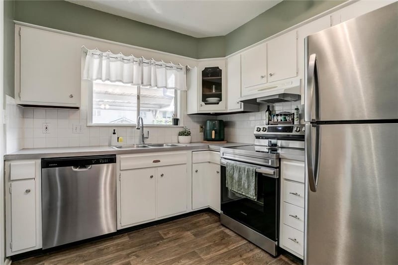 5516 W 97th St, Overland Park, KS 66207