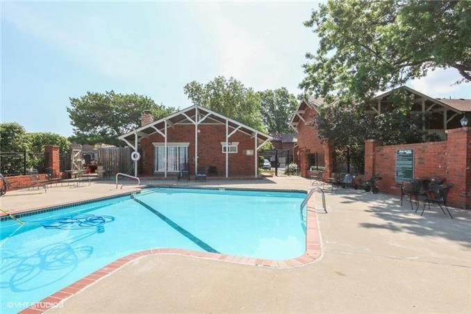 5516 W 97th St, Overland Park, KS 66207