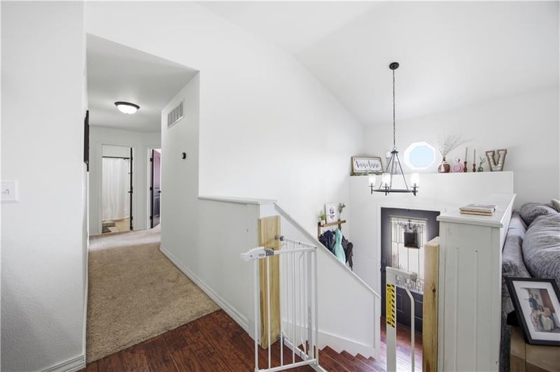 110 E John St, Coffeyville, KS 67337