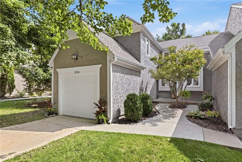 12546 Broadmoor St, Overland Park, KS 66209