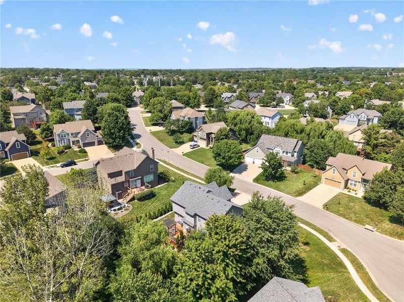 21011 W 54th St, Shawnee, KS 66218