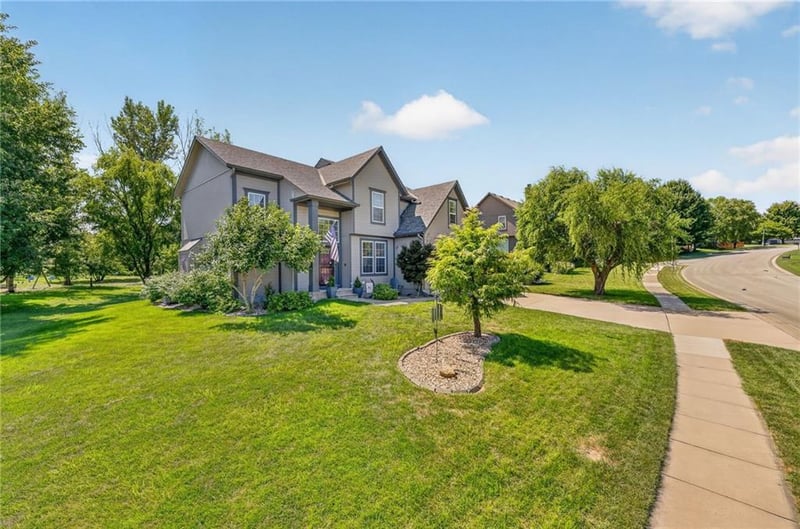 21011 W 54th St, Shawnee, KS 66218