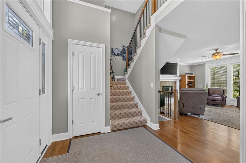 21011 W 54th St, Shawnee, KS 66218
