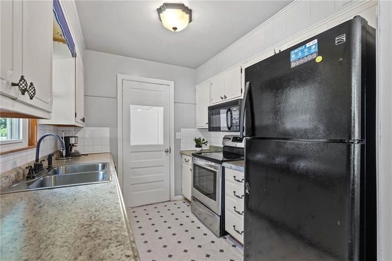 8606 E 79 Th St, Kansas City, MO 64138