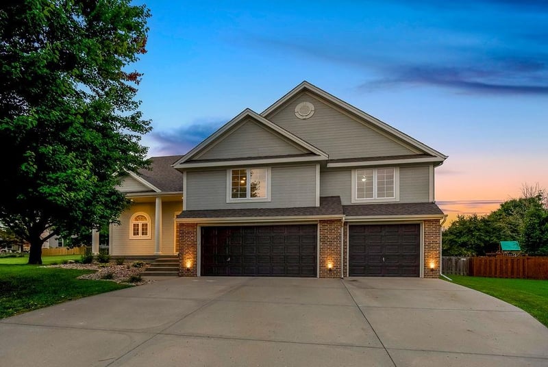 9105 N Kansas Ct, Kansas City, MO 64156