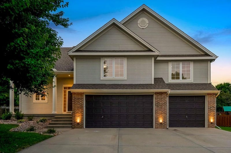 9105 N Kansas Ct, Kansas City, MO 64156