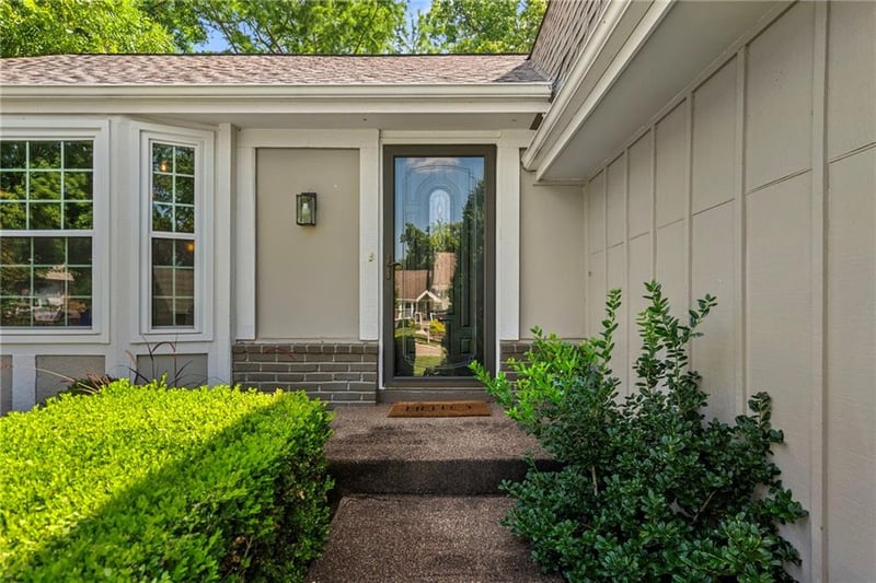 8205 Caenen Lake Rd, Lenexa, KS 66215