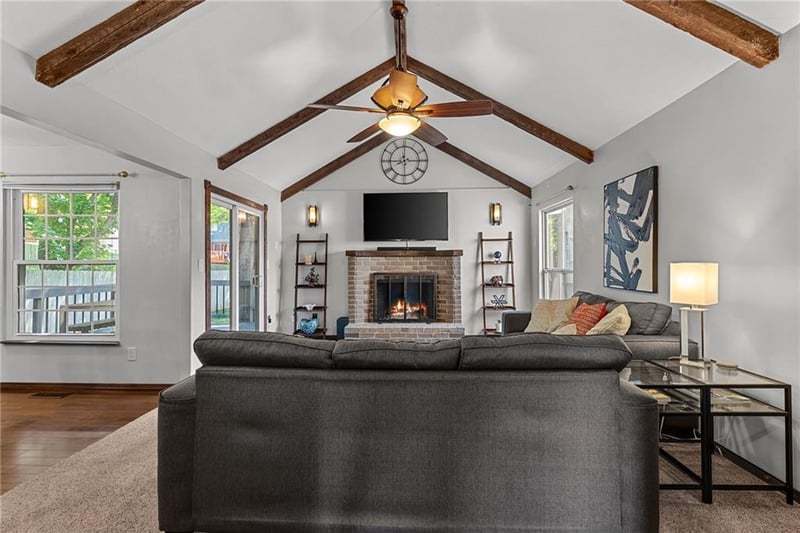 8205 Caenen Lake Rd, Lenexa, KS 66215