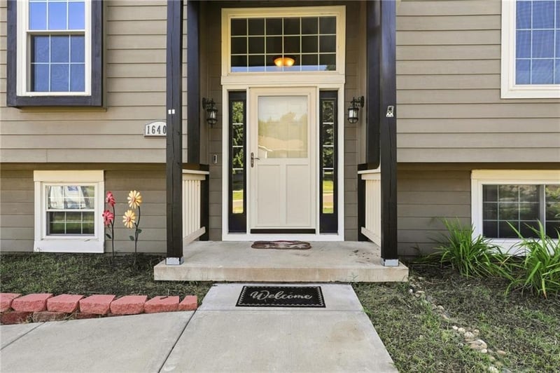 16403 Hinkle Ave, Belton, MO 64012