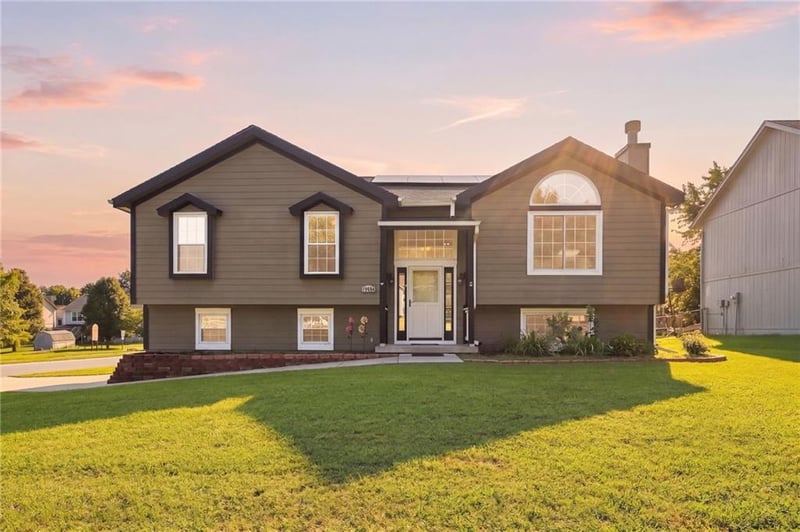 16403 Hinkle Ave, Belton, MO 64012