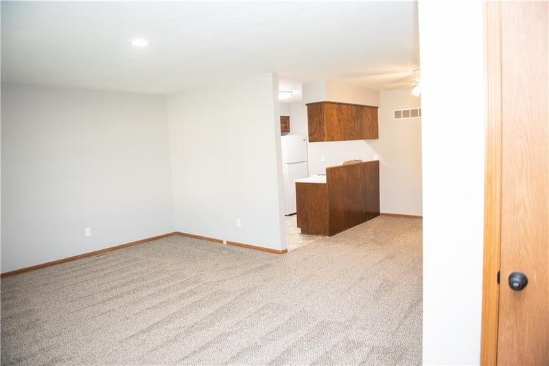 9805 View High Dr, Kansas City, MO 64134