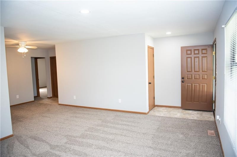 9805 View High Dr, Kansas City, MO 64134
