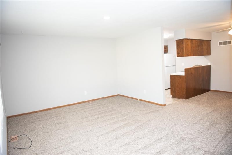 9805 View High Dr, Kansas City, MO 64134