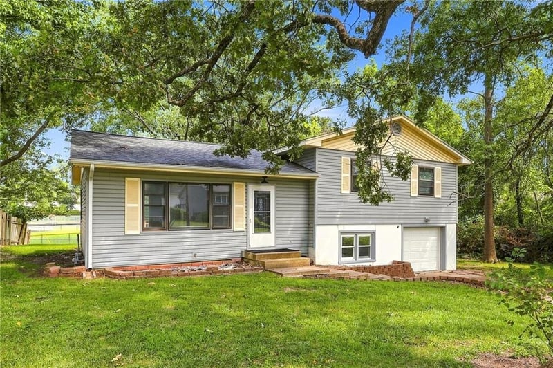 806 S Washington Ave, Knob Noster, MO 65336
