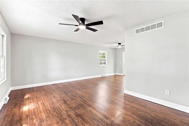 806 S Washington Ave, Knob Noster, MO 65336