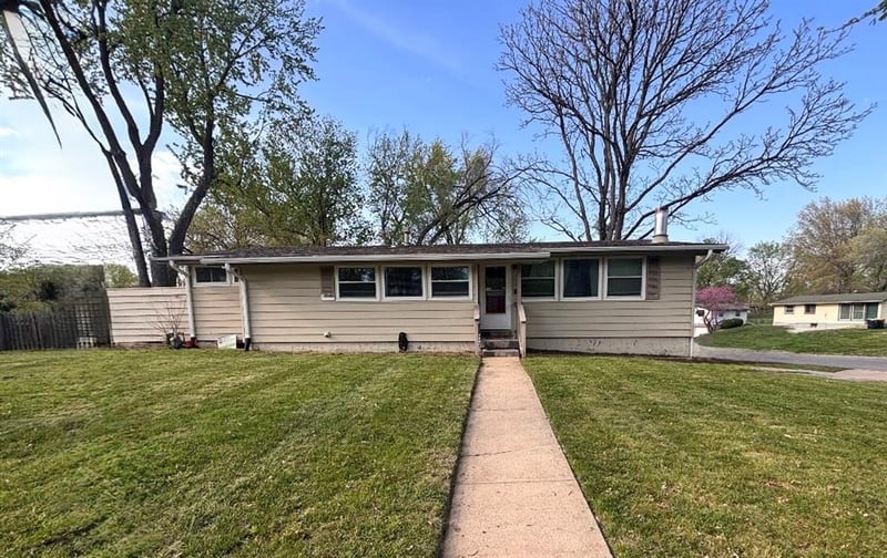 6904 NW Belvidere Pw, Kansas City, MO 64152
