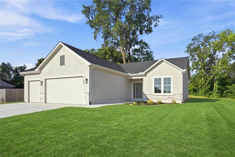 21043 S 225th St, Spring Hill, KS 66083