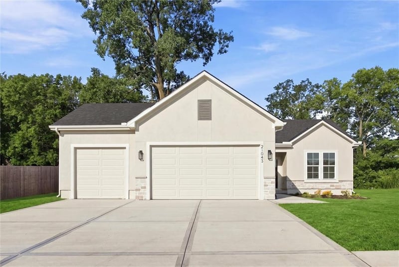 21043 S 225th St, Spring Hill, KS 66083