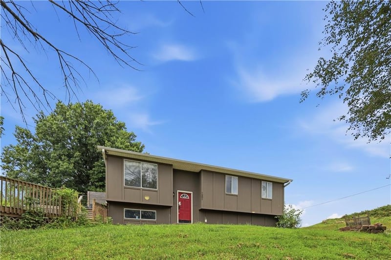 1201 S 5th St, Atchison, KS 66002