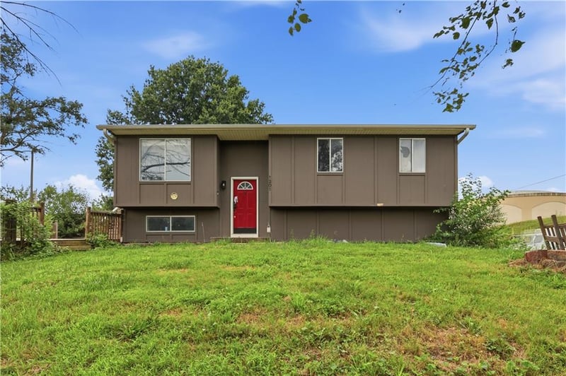 1201 S 5th St, Atchison, KS 66002