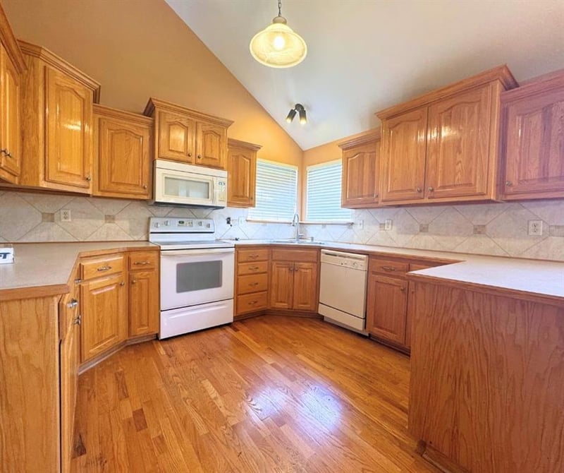 1301 Sawgrass Dr, Grain Valley, MO 64029