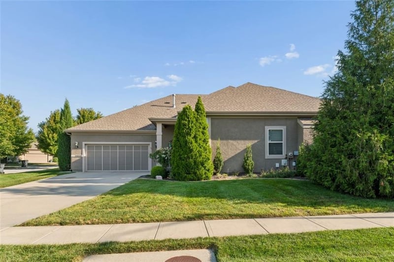 24520 W 110th St, Olathe, KS 66061
