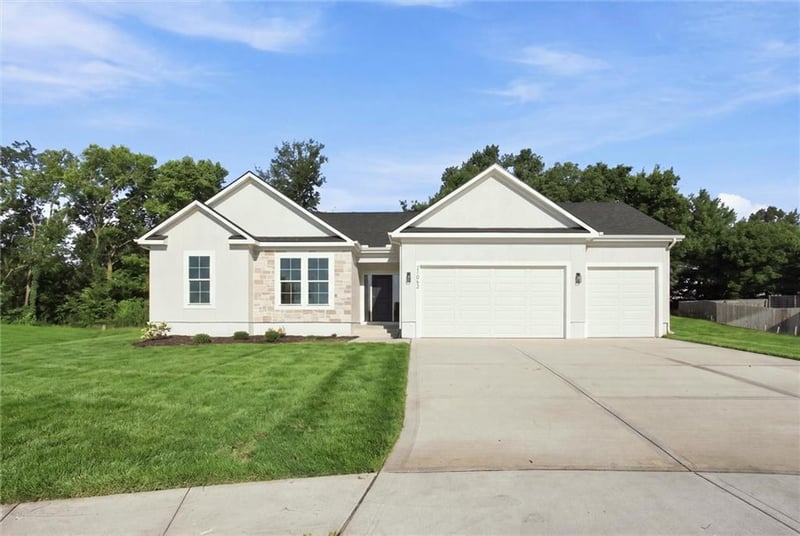 21063 W 225th St, Spring Hill, KS 66083