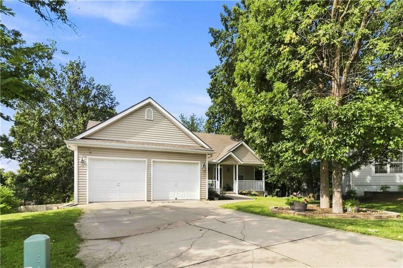 16915 E 41st Ter S, Independence, MO 64055