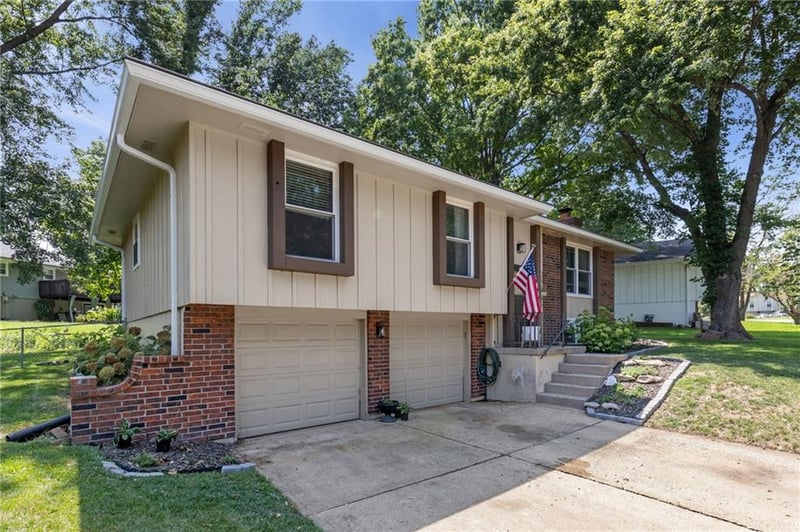 508 NE Grant Dr, Blue Springs, MO 64014
