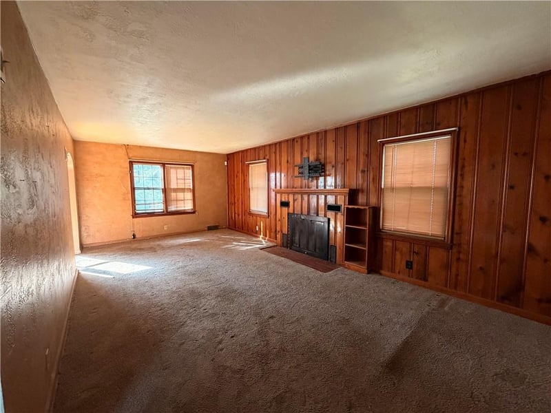 4004 Denton Rd, Kansas City, MO 64133
